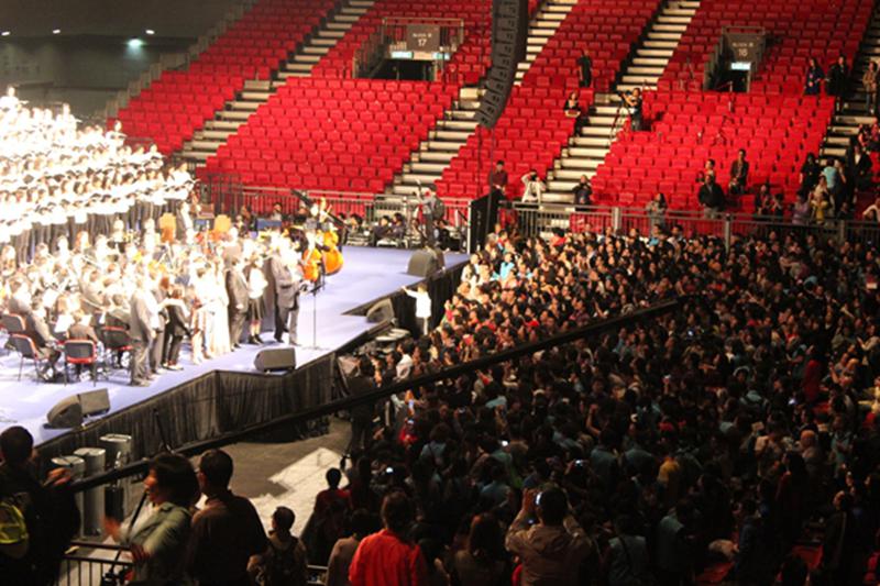 一千多位新朋友上前愿意决志归主。（图：基督时报/施迦南）