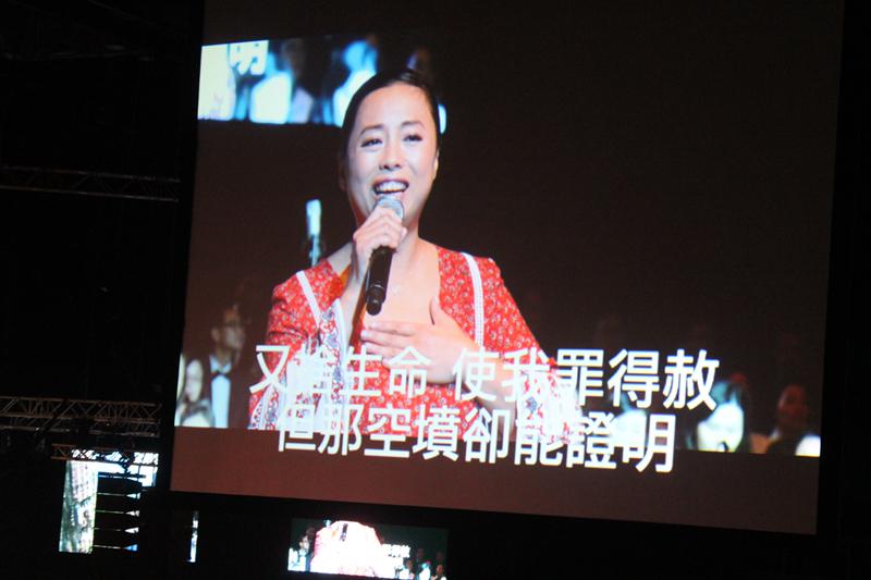黄绮珊深情献唱！（图：基督时报/施迦南）