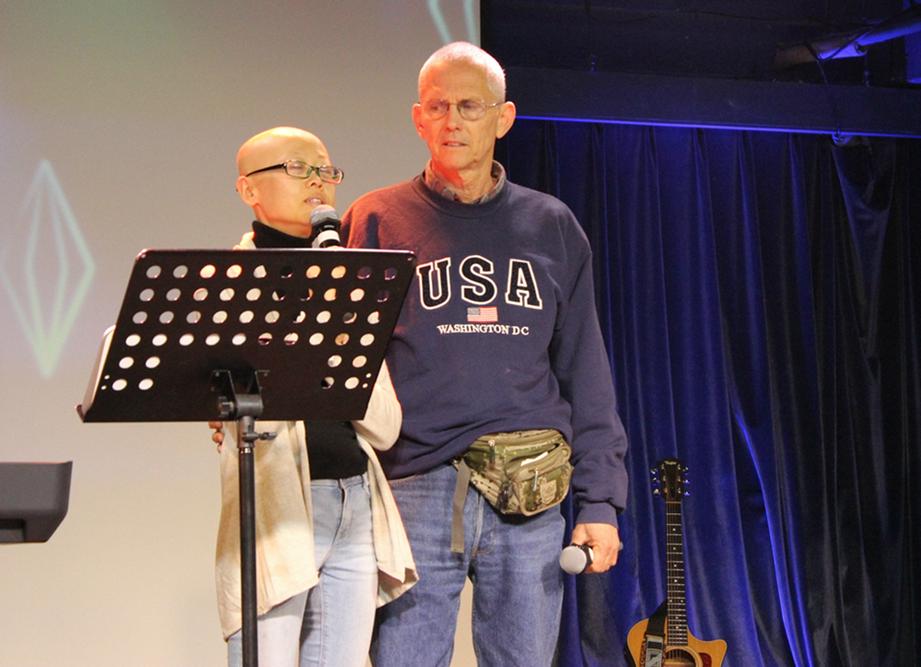 新玮姊妹和斯蒂夫给大家分享。（图：基督时报/徐敬谦）