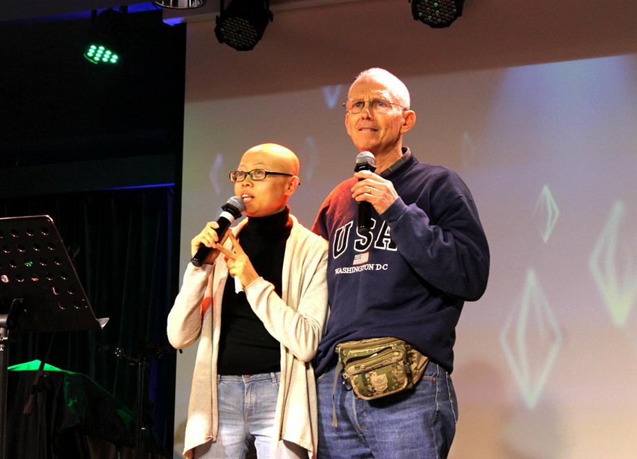 新玮姊妹和斯蒂夫给大家分享。（图：基督时报/徐敬谦）