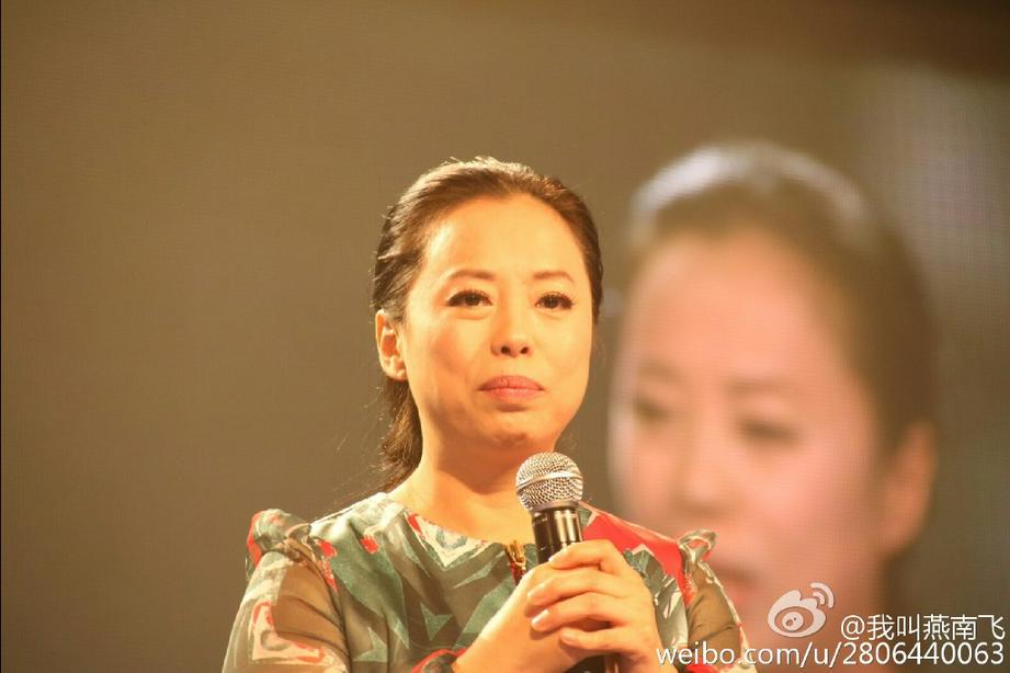 黄绮珊27日的福音活动中献唱。（图：我是燕南飞微博）