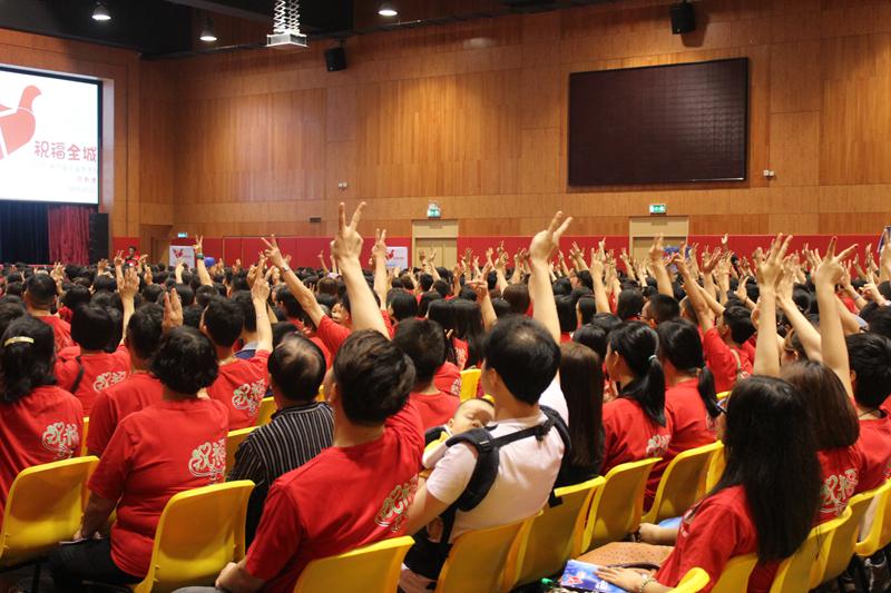 7月28日晚，香港前黑社会大佬洪汉义在澳门首次见证。（图：基督时报/施迦南）