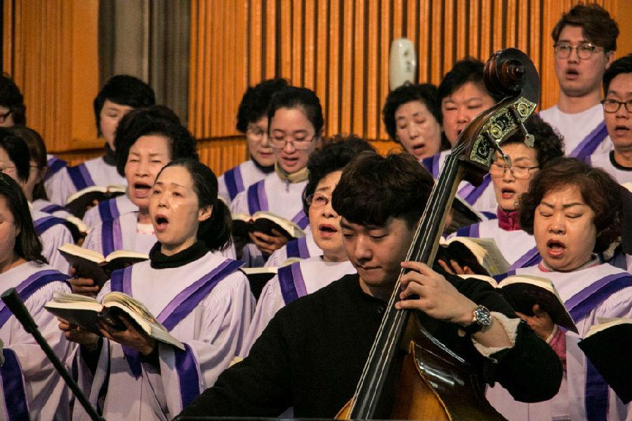 汝矣岛纯福音教会参加一场周六面对小组长的礼拜