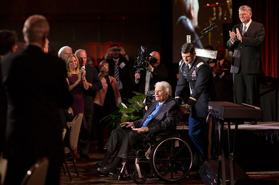 葛培理曾走遍全球布道，并撰写专栏与书籍，为世界贡献了巨大的属灵智慧。值此寿辰，本站特盘点这位布道家的励志名言，共同回顾曾经震撼过无数心灵的真知灼见。