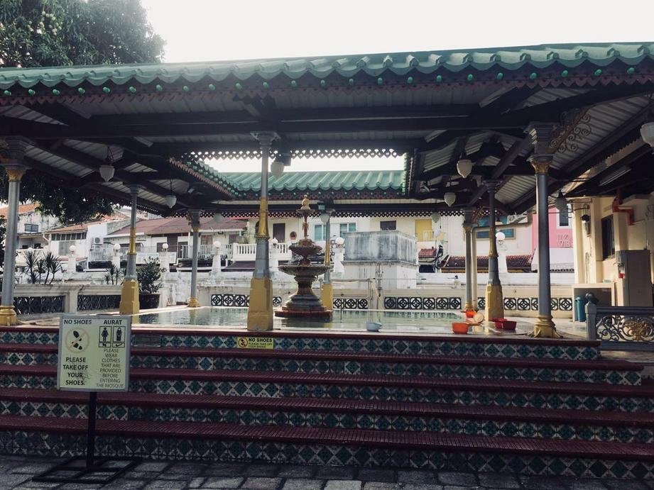 甘榜吉宁清真寺内部的沐浴池。