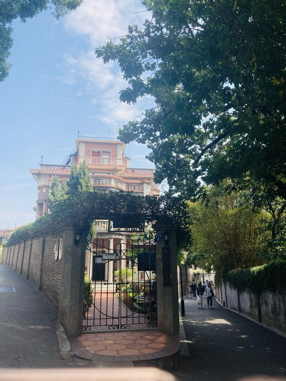 郁约翰不仅是医生，也是建筑师。他给学生设计的船屋。（图：基督时报/王璐德）