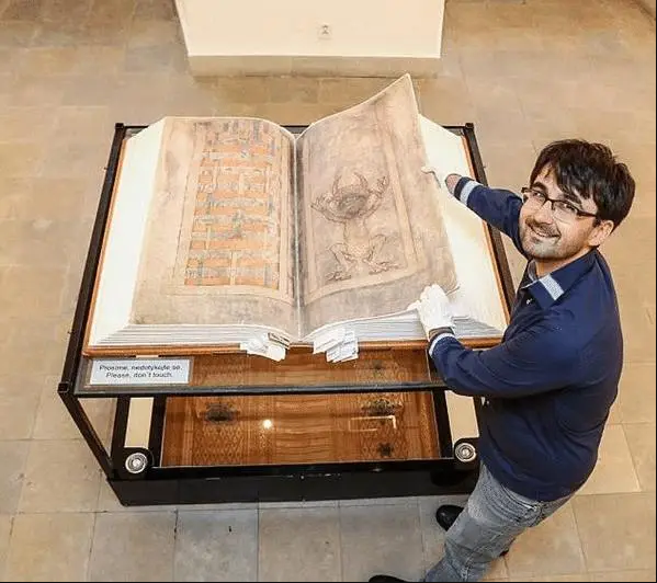 魔鬼圣经，最重、最大的手抄圣经，现藏于瑞典皇家图书馆