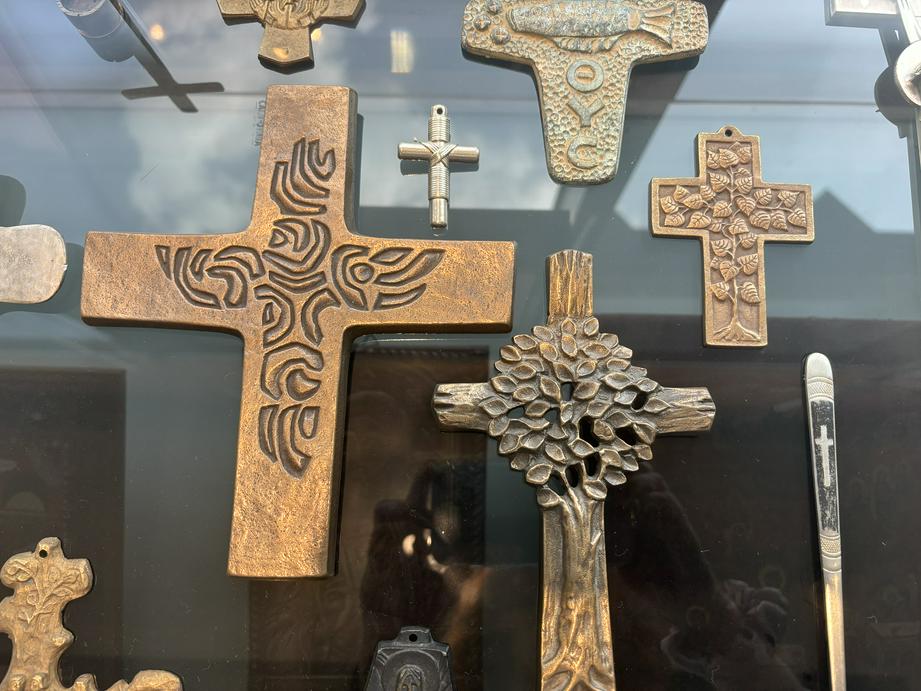 风格各异的“十字架”展品（基督时报/石伊泉）