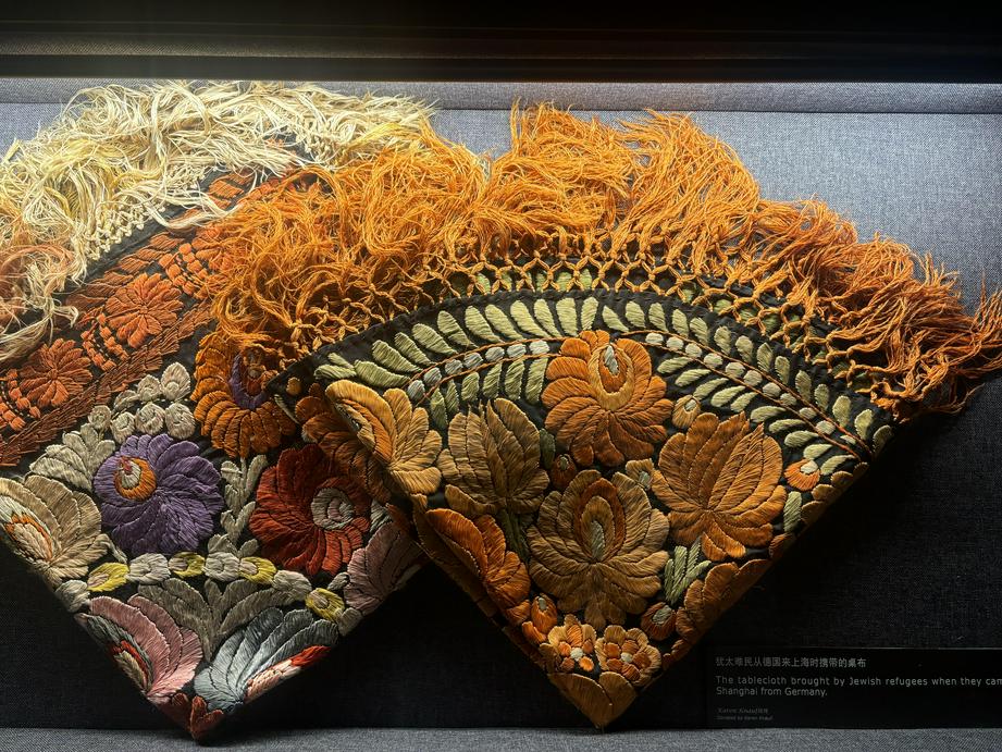 犹太难民从德国来上海时携带的桌布（基督时报/石伊泉）