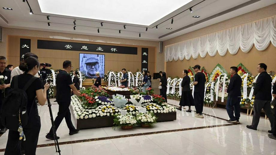 瞻仰仪容（图：基督时报/义工拍摄）