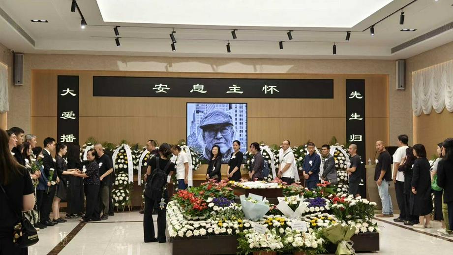 瞻仰仪容（图：基督时报/义工拍摄）