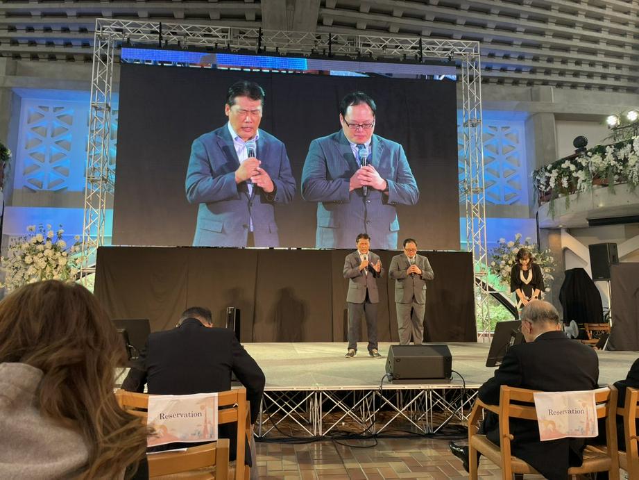 闭幕式结束祷告（图：基督时报/舒念）