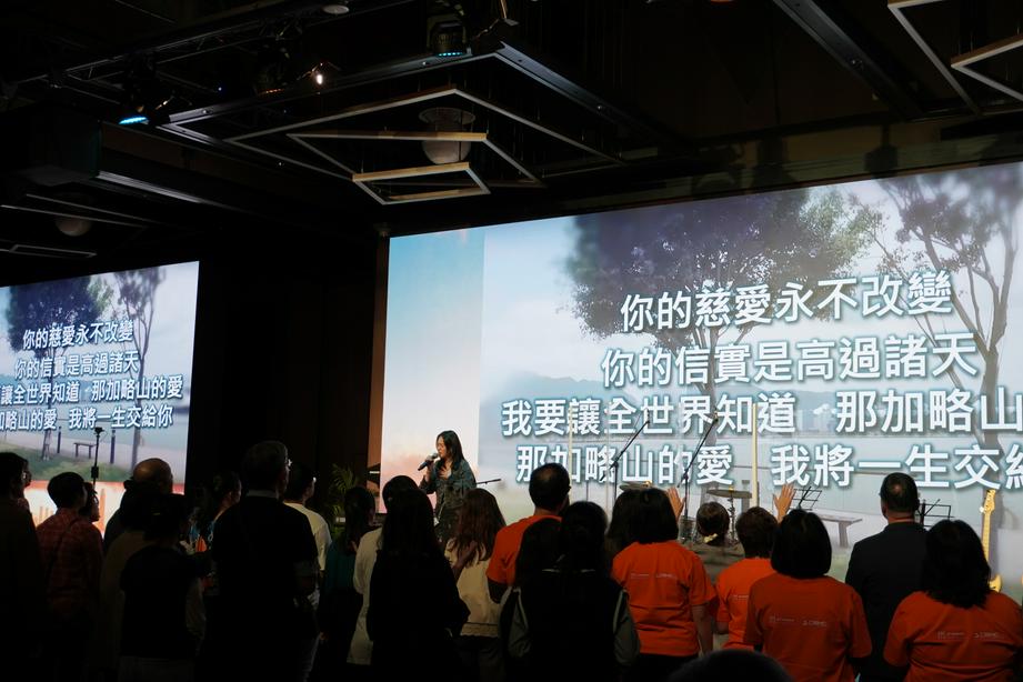 歌手龚柯允献唱（图：基督时报/王言恩）