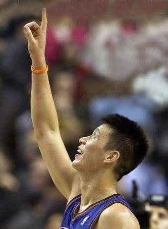 林书豪球场归荣耀与神(图:网络)