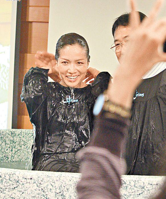 宝佩如受洗(图:百度)