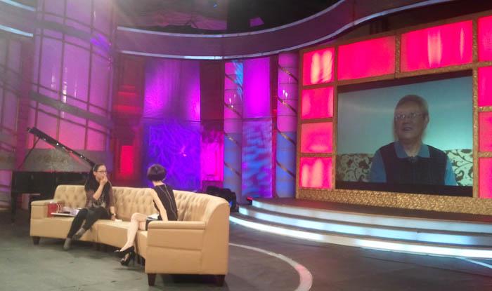 屏幕上播放了黄绮珊曾经的排球老师讲话。（图：基督时报/任希文）