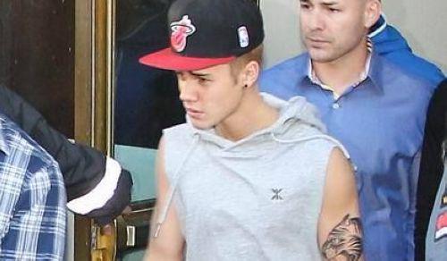 贾斯汀.比伯被指涉及藏毒。（图片来源于网络）