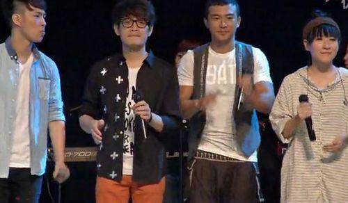 众艺人一起演唱《Jesus Fashion》。(图:JesusFashion网站)