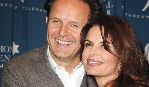 制作人马克•伯内特夫妇(图片来源于网络。)