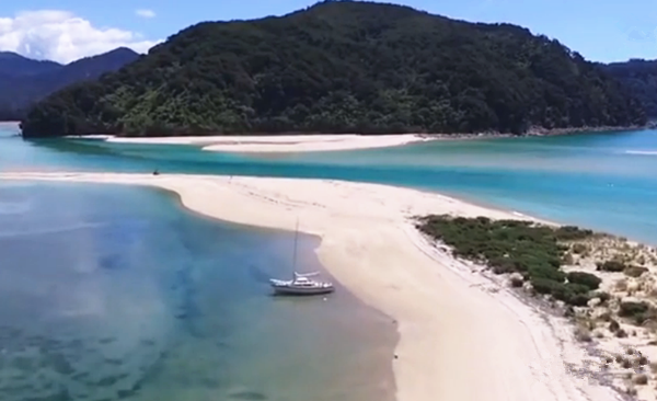 “地球最棒海滩”阿瓦洛亚海滩(图:视频截图)