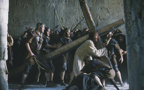 《耶稣受难记》中耶稣被钉十字架前的情景