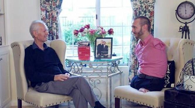 力克胡哲与父亲鲍里斯·胡哲(左)