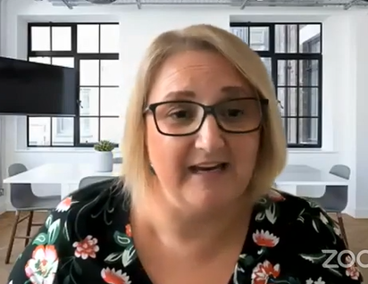 讲员在进行直播讲座。(图:会议截图)