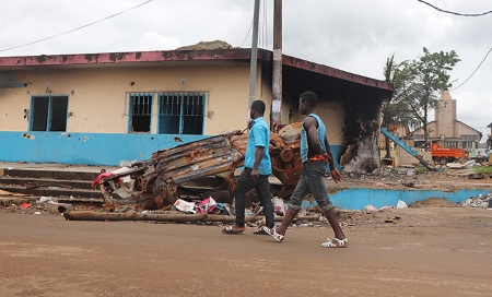 cote-d-ivoire-election-2-burned-vehicle-690.jpg