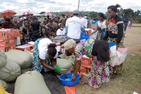 congo-displaced-relief-3-beans-690.jpg